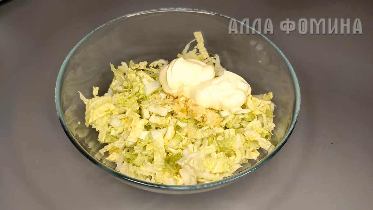 Салат с курицей и пекинской капустой. Фото автора.