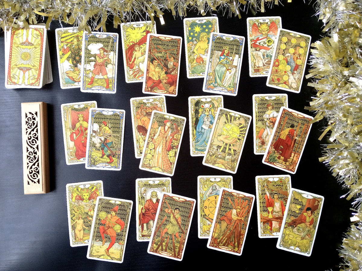 Ответ смотрим на колоде таро "Золотое Арт-нуво"