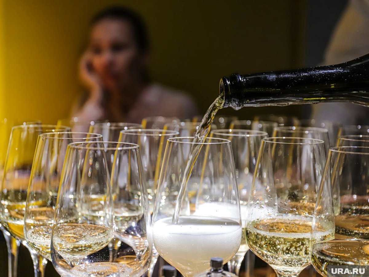    Если избежать похмелья не удалось, можно попробовать восстановить водный баланс