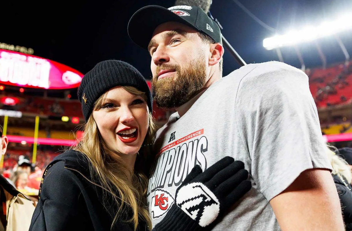 Тейлор Свифт и Трэвис КелсиИсточник: Getty Images