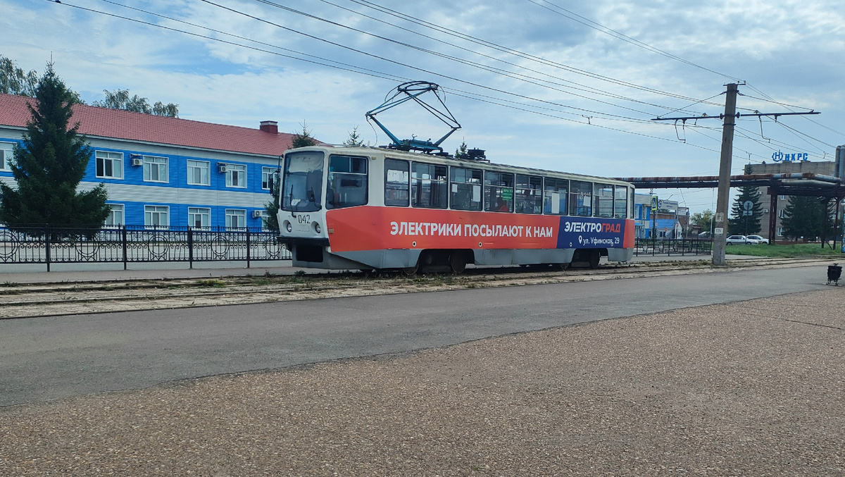 ул. Молодогвардейцев, вагон 71-608КМ, маршрут № 3