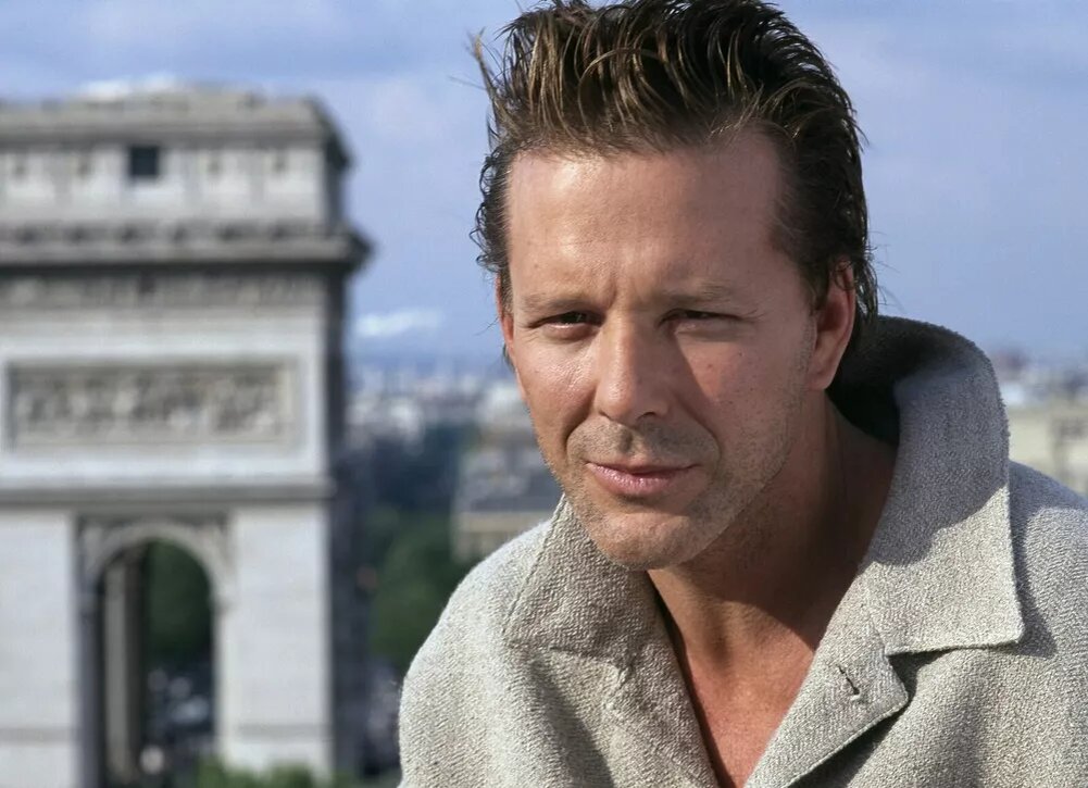    Микки Рурку грозит выселение из дома в Лос-Анджелесе