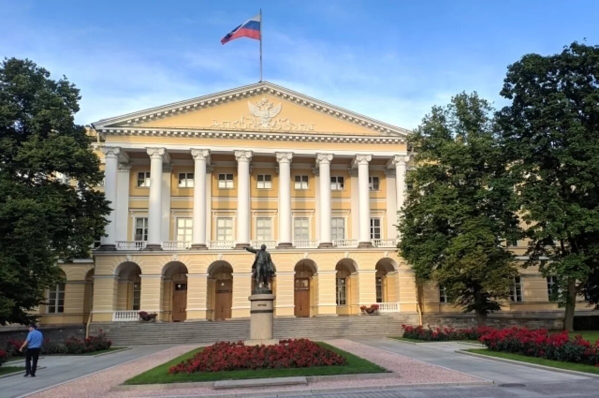    Смольный станет ответственным за ДМС для петербургских чиновников