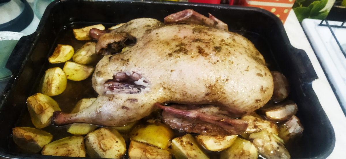 Утка с яблоками