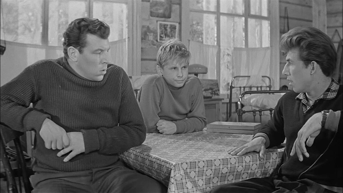 Филиппов в "Девчатах"(слева).