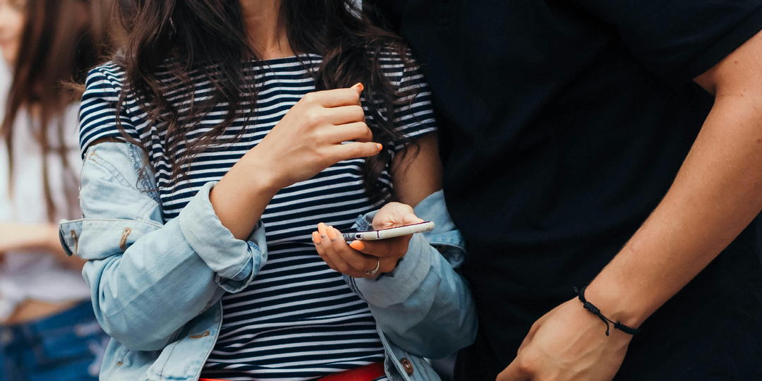 Сначала интерес, потом выбор: 7 стадий мужской влюбленности