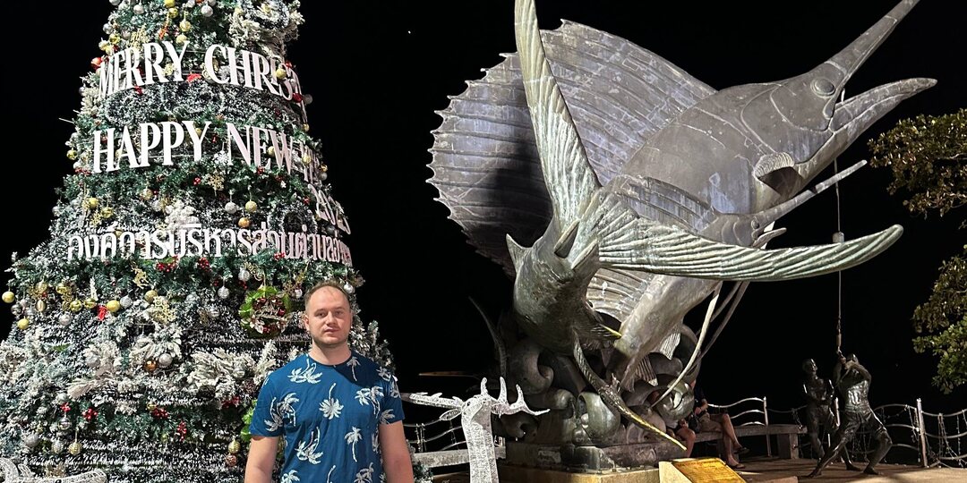 С наступающим Новым годом! Всем ярких путешествий, незабываемых эмоций и крепкого здоровья