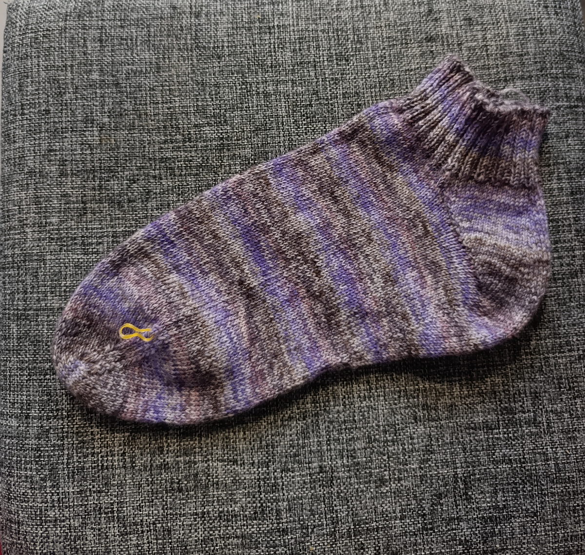 Первый носок почти готов. Вес 49 грамм