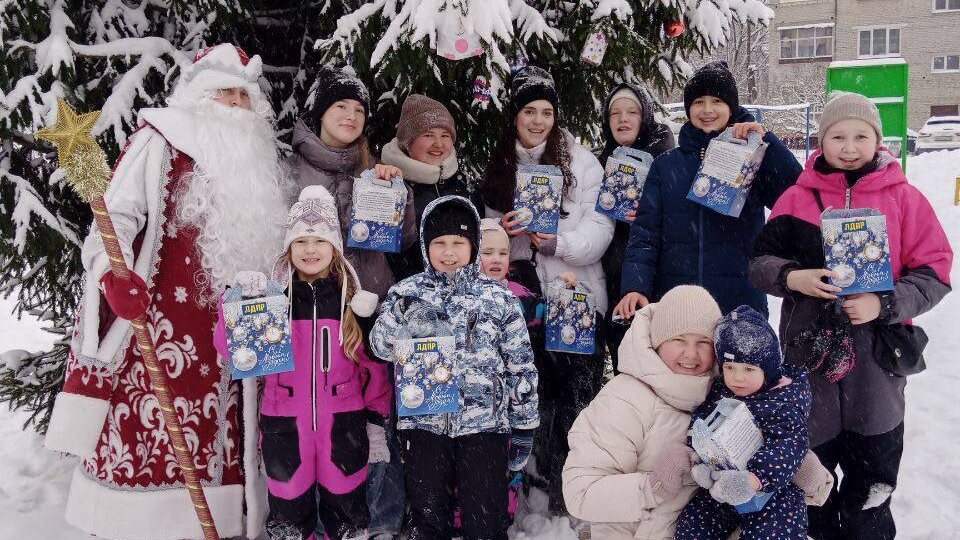 🧣 В преддверии Нового года депутаты ЛДПР радуют семьи Подмосковья