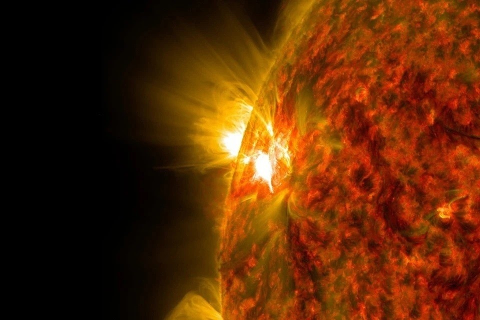    На Солнце произошла сильная вспышка впервые за три дня GLOBAL LOOK PRESS
