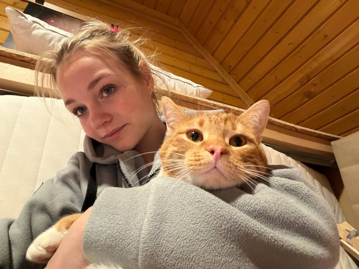     Елена Костылева с котом Фунтиком, фото из соцсетей фигуристки