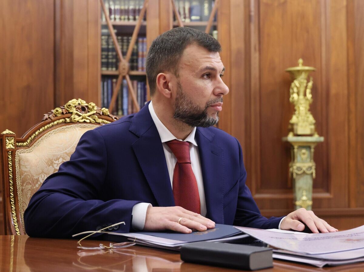    Глава ДНР Денис Пушилин во время встречи в Москве с президентом РФ Владимиром Путиным | © РИА Новости / POOL