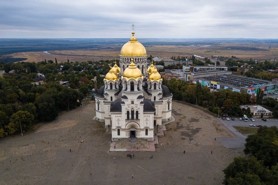    В Новочеркасске начали высаживать новые деревья. Михаил ФРОЛОВ