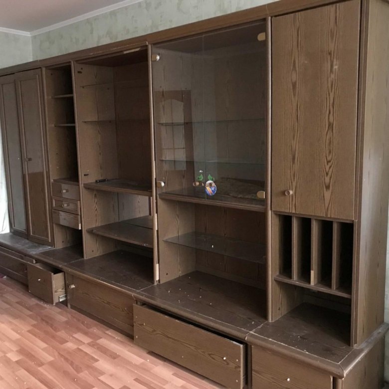 Наподобие такой была наша. К сожалению, наша Отвратительная Блондинка изодрала когтями края нижних тумб в хлам. 