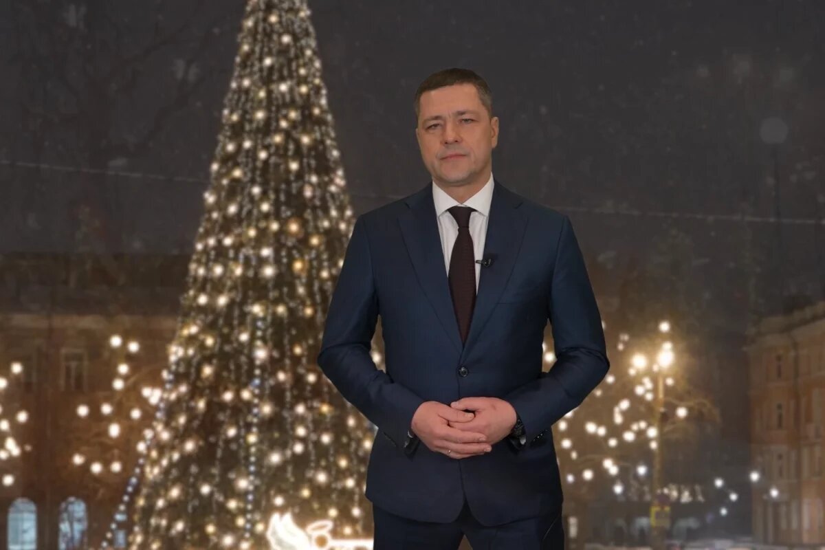    Михаил Ведерников поздравил псковичей с Новым годом и Рождеством