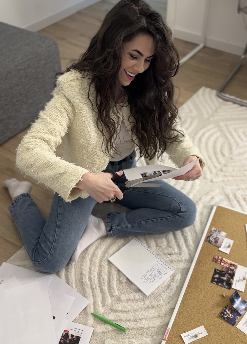 Ежегодная традиция: создание доски-материализатора (еще ее называют доска желаний, доска визуализации)