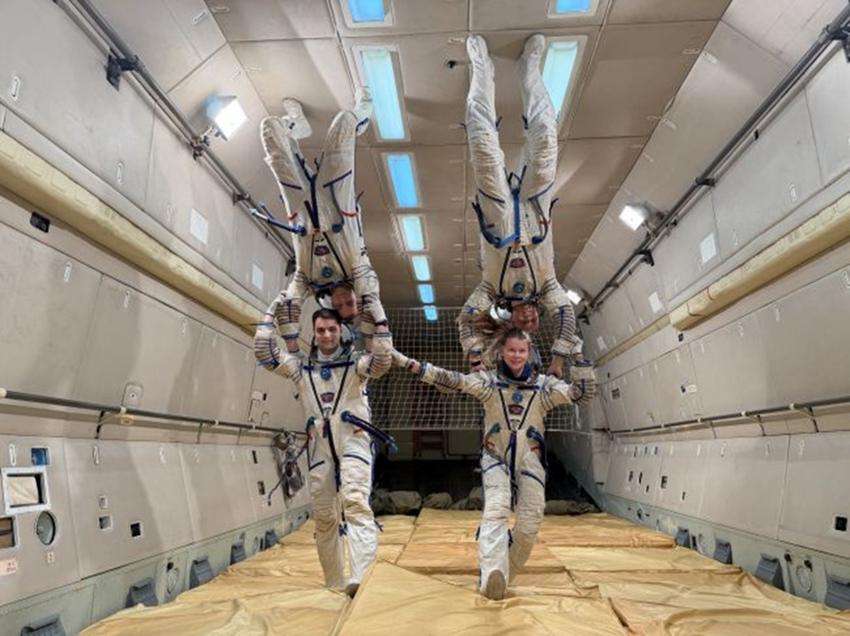 Кандидаты в космонавты во время тренировочного полета на борту ИЛ-76МДК. Фото: ЦПК