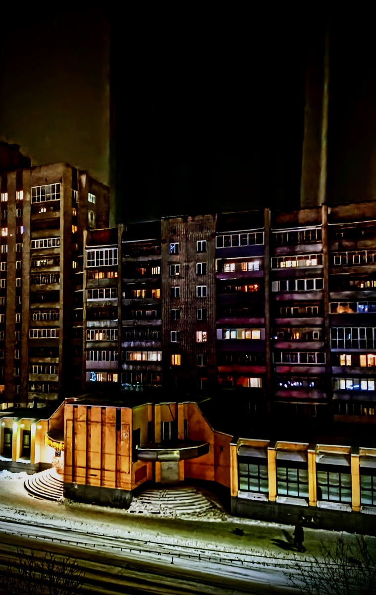 Ночной Рыбинск. Вид из окна гостиницы. Улица Крестовая. 