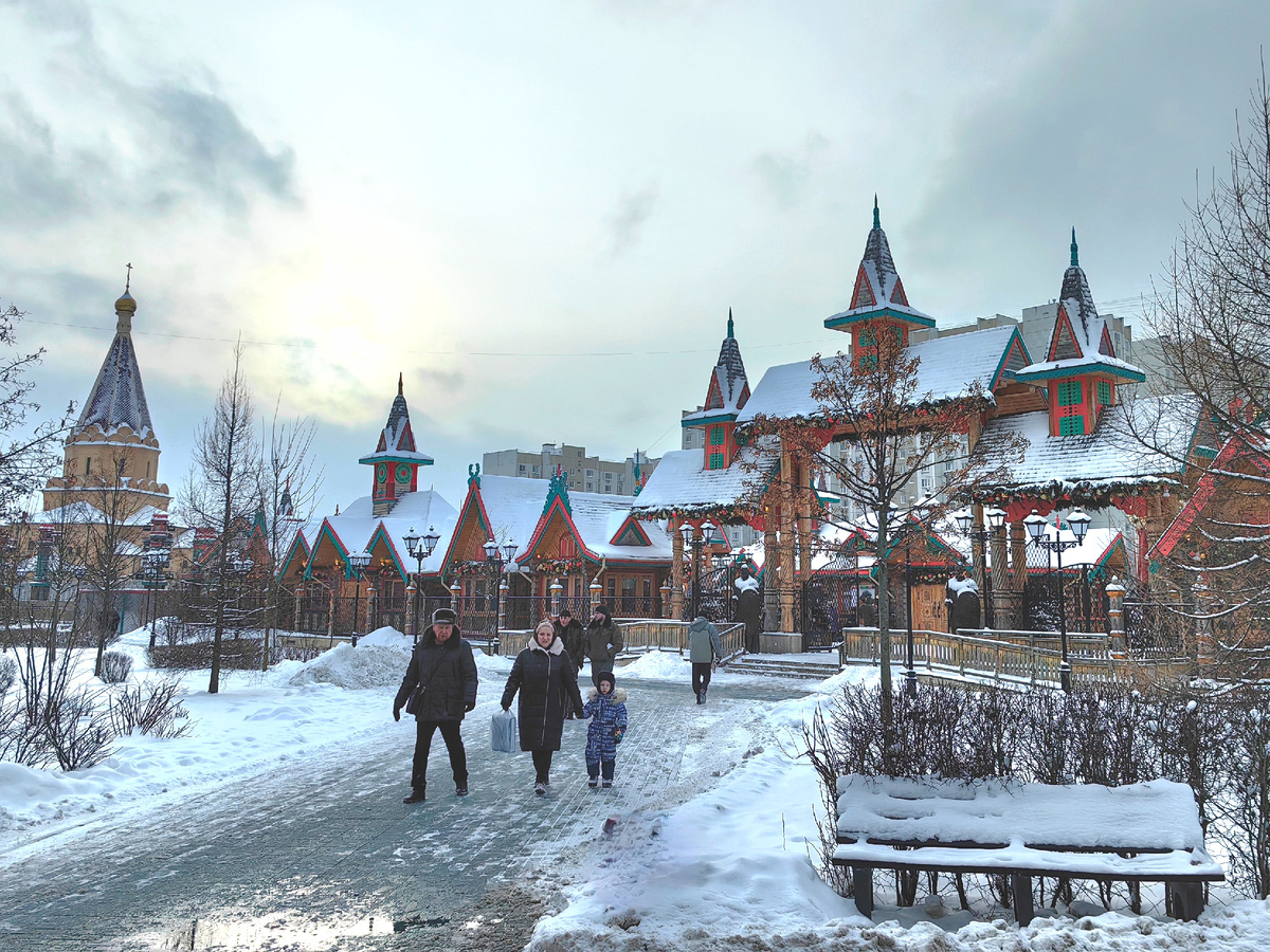 Фестивальная площадка около метро Алма-Атинская