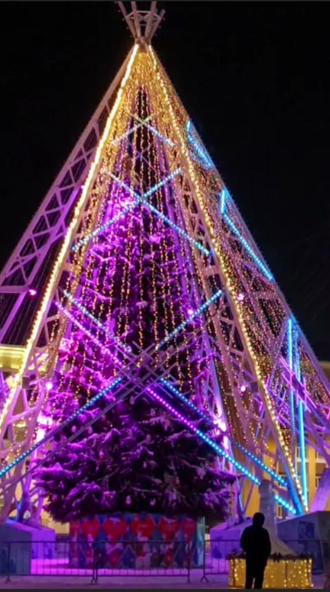 Шикарная елка в Сыктывкаре 