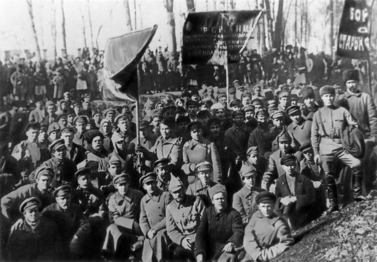     Активные участники борьбы с басмачами на Ферганском фронте / РИА Новости