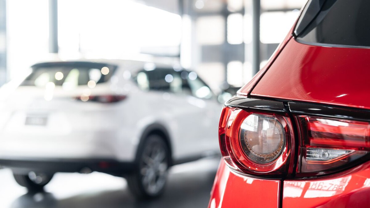  Автомобили в автосалоне