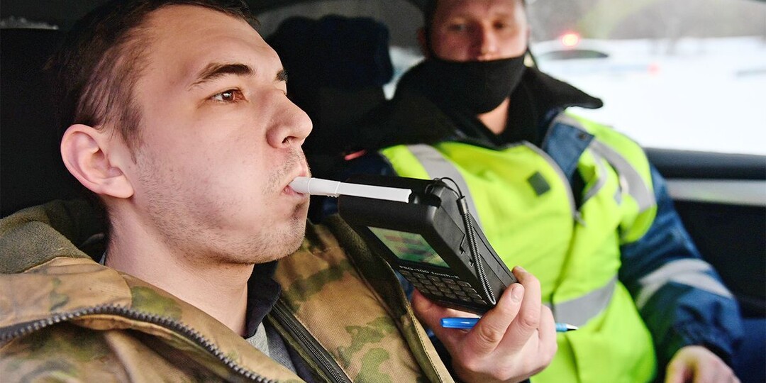 Когда можно садиться за руль после выпивки в 2026: таблица выветривания алкоголя