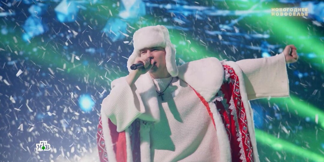 SHAMAN в ушанке и шубе Деда Мороза зажег на «Новогоднем новоселье» НТВ