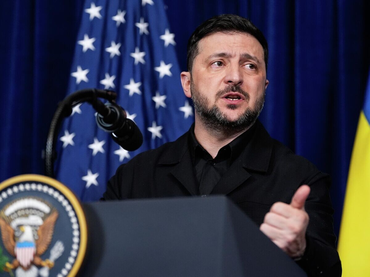    Владимир Зеленский во время встречи с Дональдом Трампом в Мар-а-Лаго во Флориде | © AP Photo / Alex Brandon