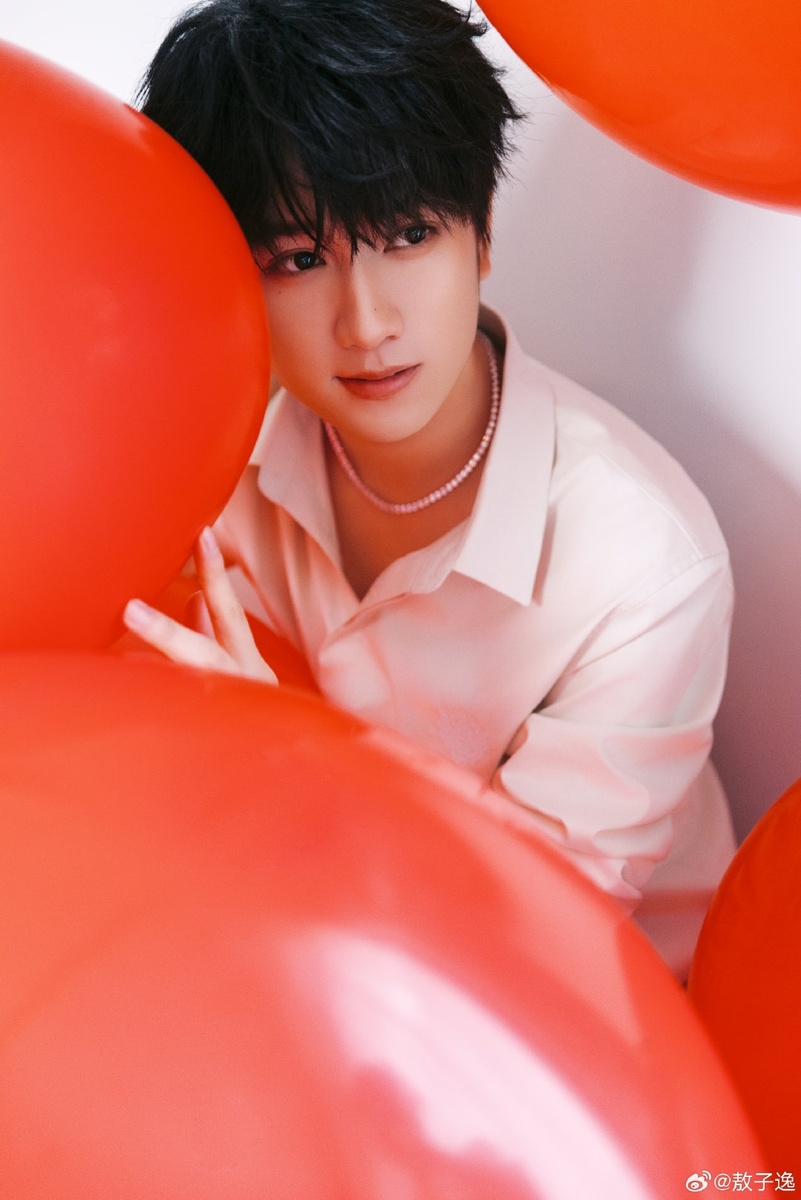 Актёр Ао Цзыи. Смотрите галерею...