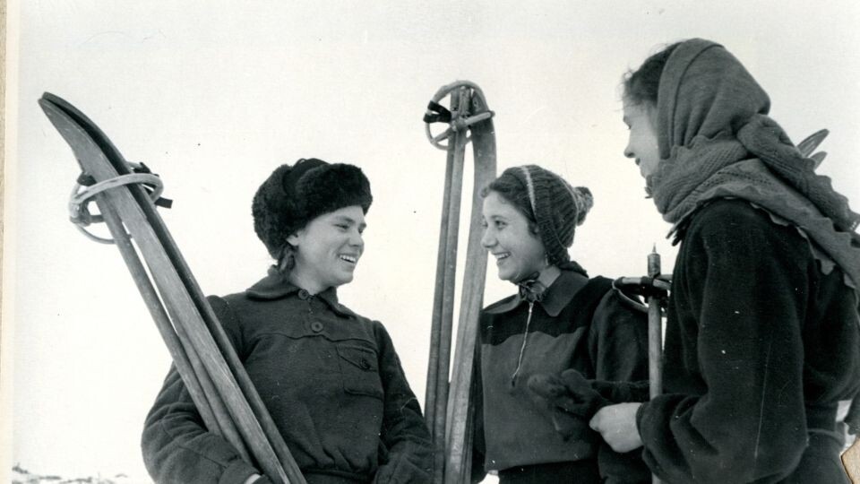    Лыжники в советские годы. Источник: goskatalog.ru, архив АГКМ