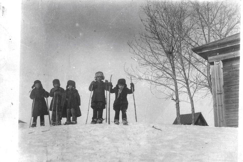    Г.С. Титов на лыжах, 1941 г.. Источник: goskatalog.ru, архив АГКМ