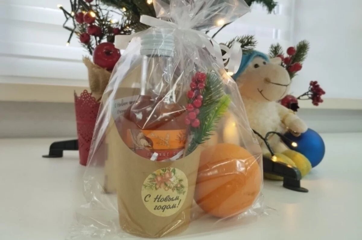    Способность «опохмеляться» под ёлочкой, по словам врачей, является чётким признаком второй стадии алкоголизма.