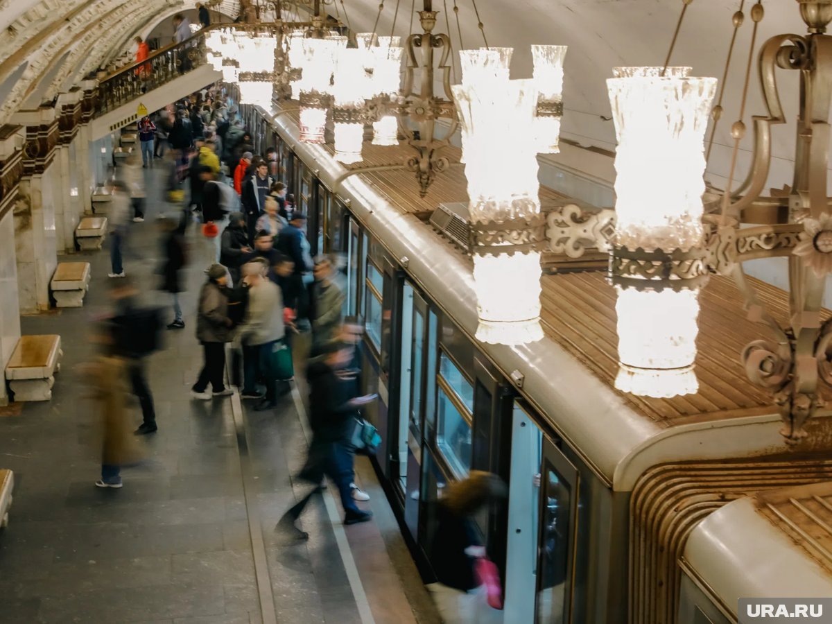     Суд обязал пассажира выплатить компенсацию за остановку поездов