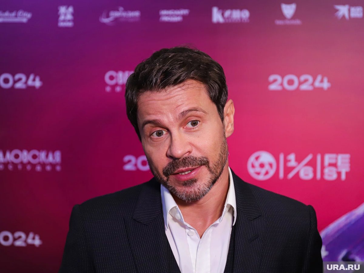    Актер Павел Деревянко женился на Зои Фуць