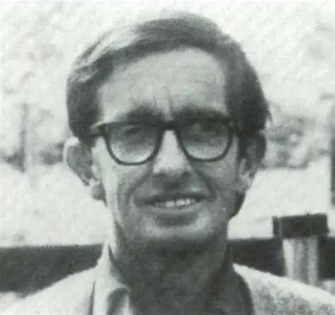 это - Barry Blyth (Барри Блайз). На сегодняшнее время является одним из самых знаменитых ирисоводов.