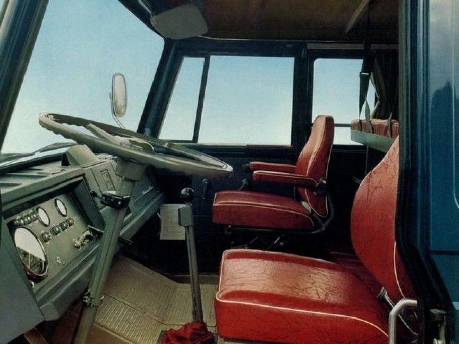 Кабина Bussing Commandore S16-210. Источник фото: auto.vercity.ru