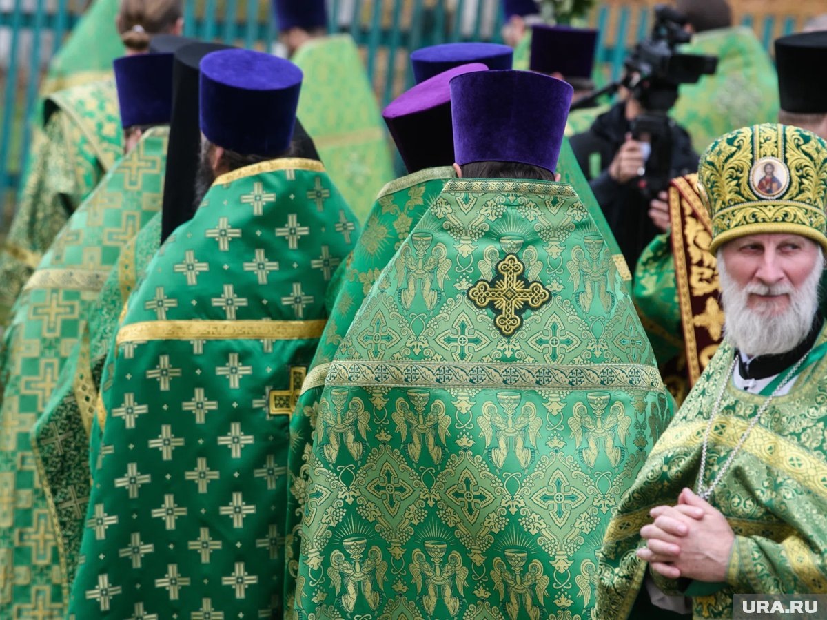     В Верхотурье состоялся молебен с участием верующих (архивное фото)