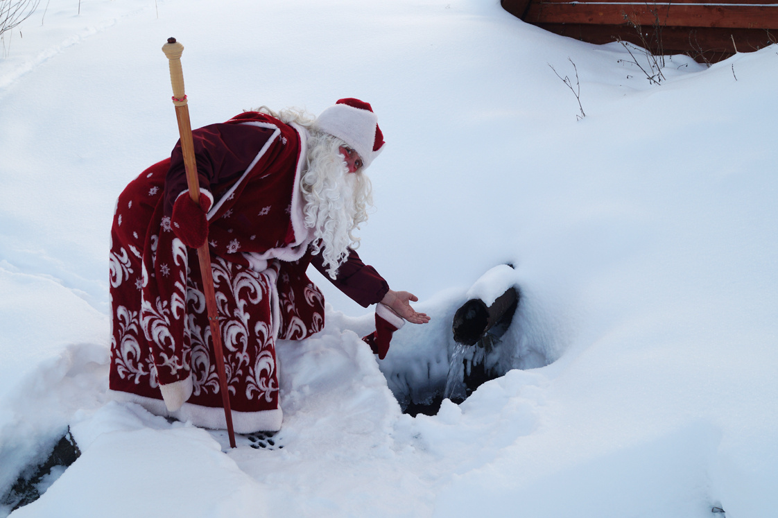 Дед Мороз (Владимир Белов): - Водичка из Кособановского родника оздоравливает, проверено на себе!
