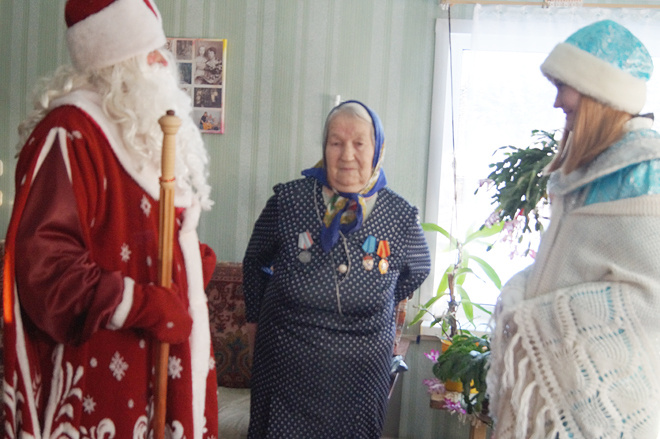 
Вера Ивановна Кокшарова душевно пообщалась с участниками «искровского» десанта