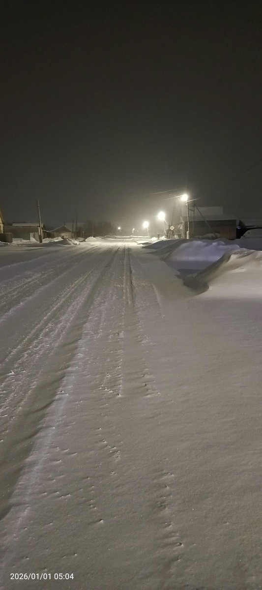 На фото не видно - мело и сейчас метет