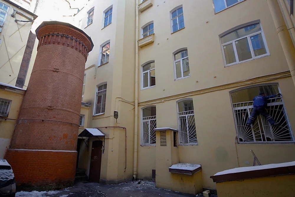    Петербуржцы верят, что башня приносит удачу и помогает изменить судьбу. / Алексей Даничев /РИА Новости