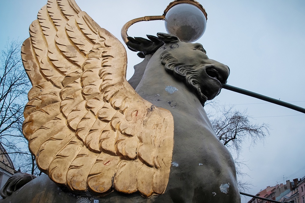    Грифоны Банковского моста отзывчивы не только к просьбам о богатстве. / Фото: Алексей Даничев/РИА Новости