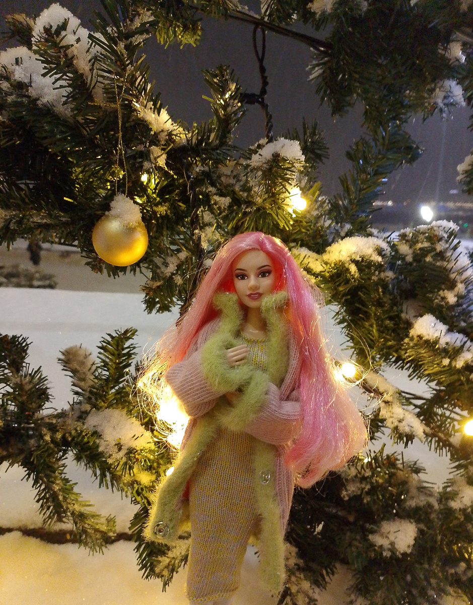 Там же, на ступенях