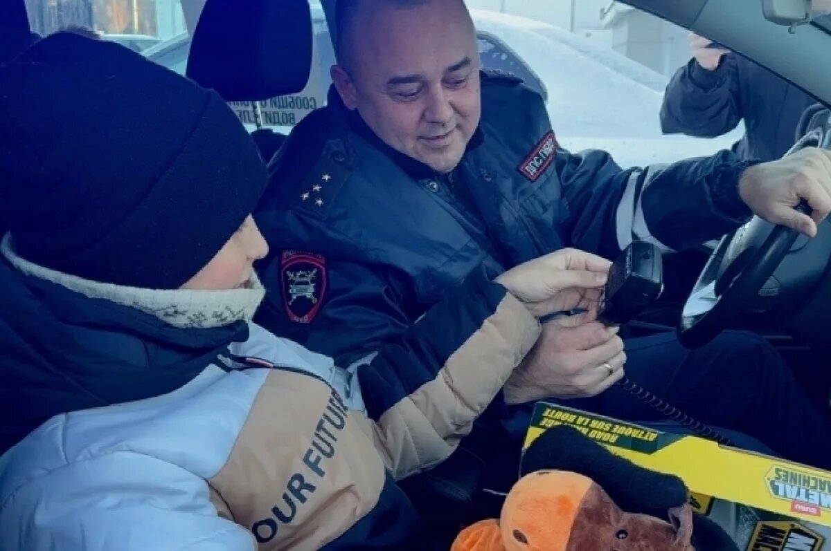    Сотрудники ГАИ в Магнитогорске исполнили новогоднюю мечту ребёнка