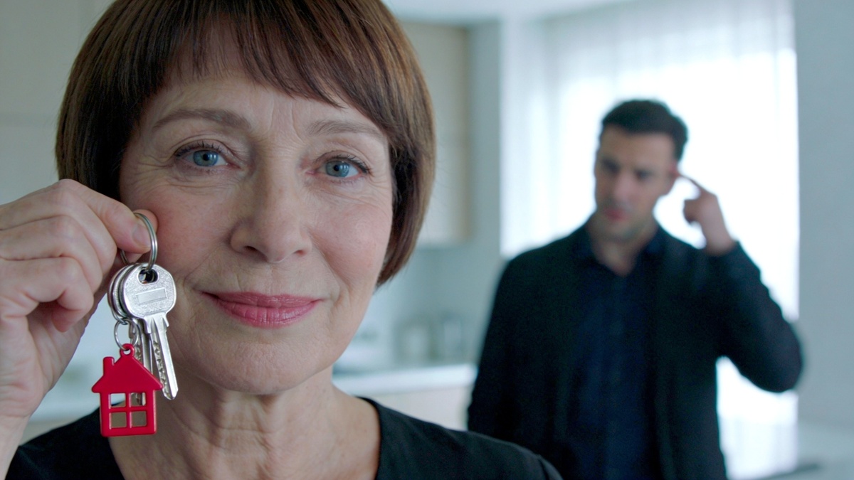 «Это память отца!»: сын устроил скандал, узнав, что я избавилась от семейного гнезда