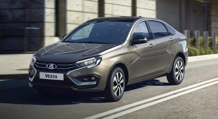 Автомобиль российской марки получил функцию бесключевого доступа и дистанционного запуска двигателя, а также обновлённую мультимедийную систему EnjoY с проекционным решением PlayAuto с экосистемой сервисов «Сбера».