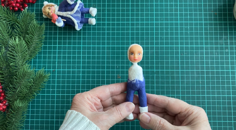 Маленькая куколка из ваты после просушки. Фото: Елочные игрушки ЕленыКа     