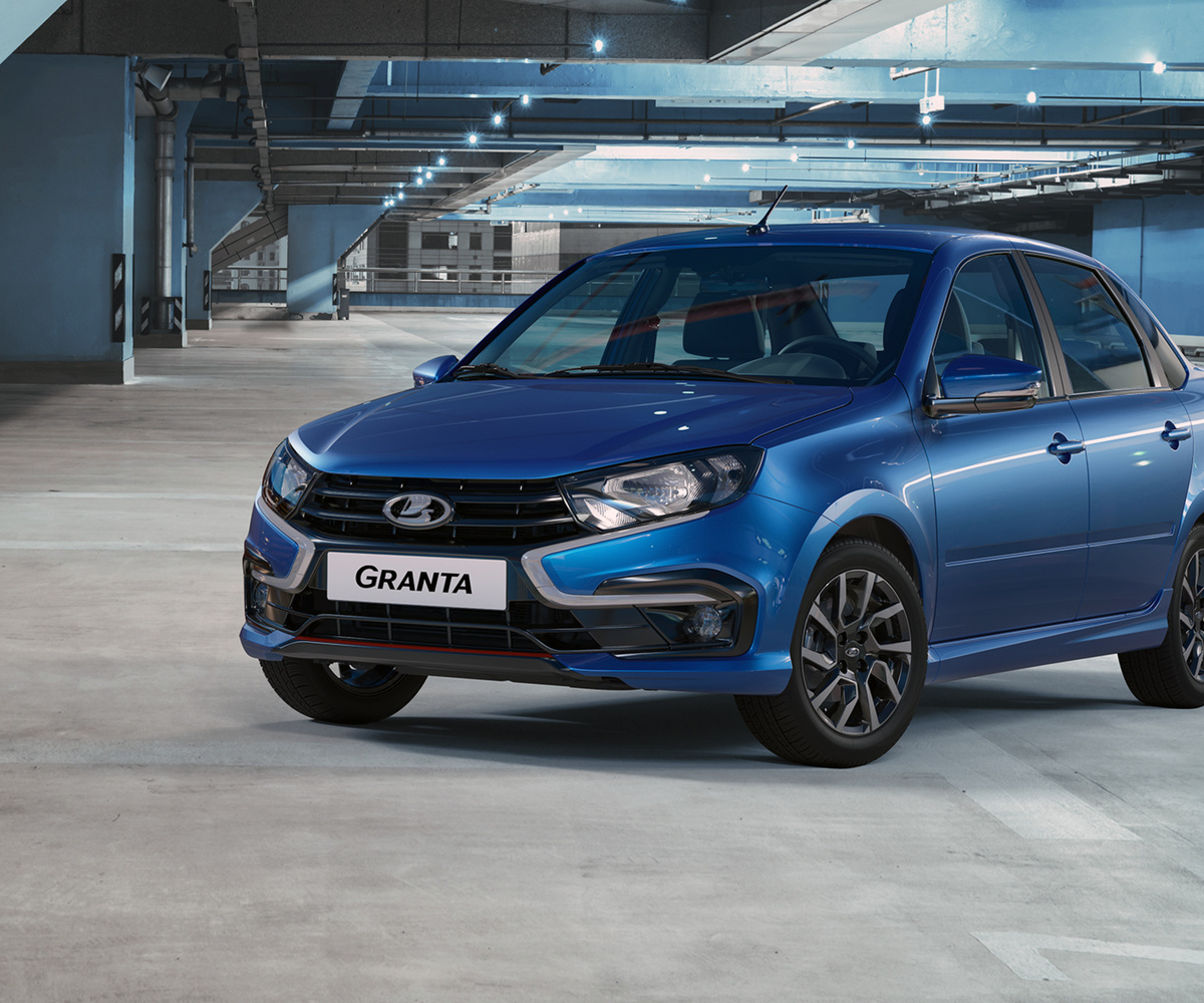 Самым популярным автомобилем в России по итогам 2025 года остается Lada Granta. Несмотря на общее снижение продаж бренда (почти на 25% за год), эта модель уверенно удерживает лидерство благодаря своей доступности. 