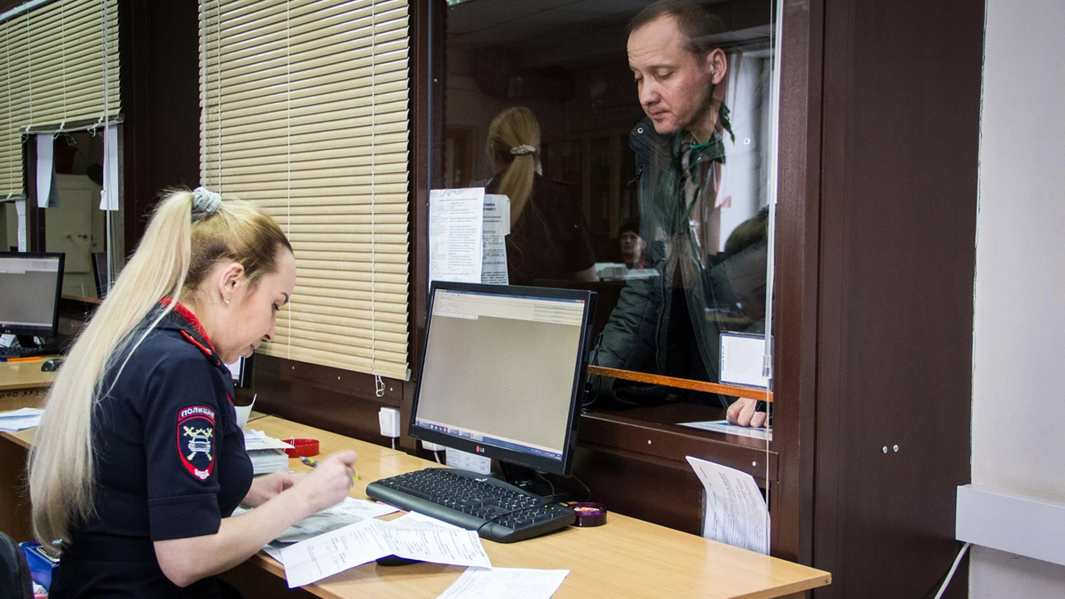 Лучше заранее проверить дату окончания и спокойно решить вопрос с заменой